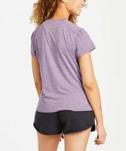 Deals ❤️ Life Is Good® Purple Haze 'Life Is Good' Active Crewneck Tee - 👩 Women 🤩 -Life Is Good®-shop zu102808300 alt 2 tm1643136753